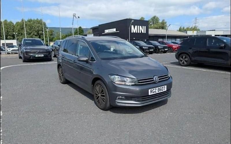 Used 2025 VW Touran SEL MPV | £22,099 (Super price) - Image 1/1