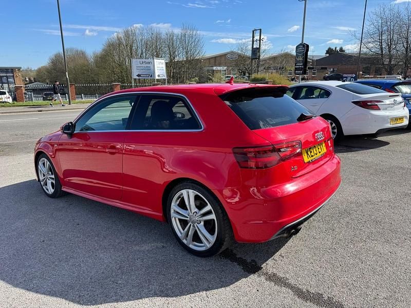 Begagnad Audi A3 S-Line 2013 Röd Halvkombi