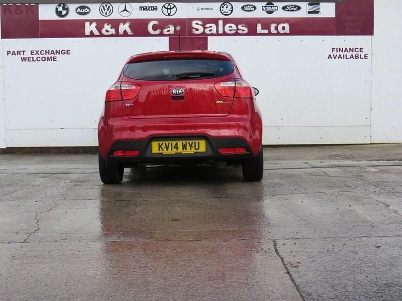 Used Kia Rio 107 HP (78 kW) 2014 Red Hatchback