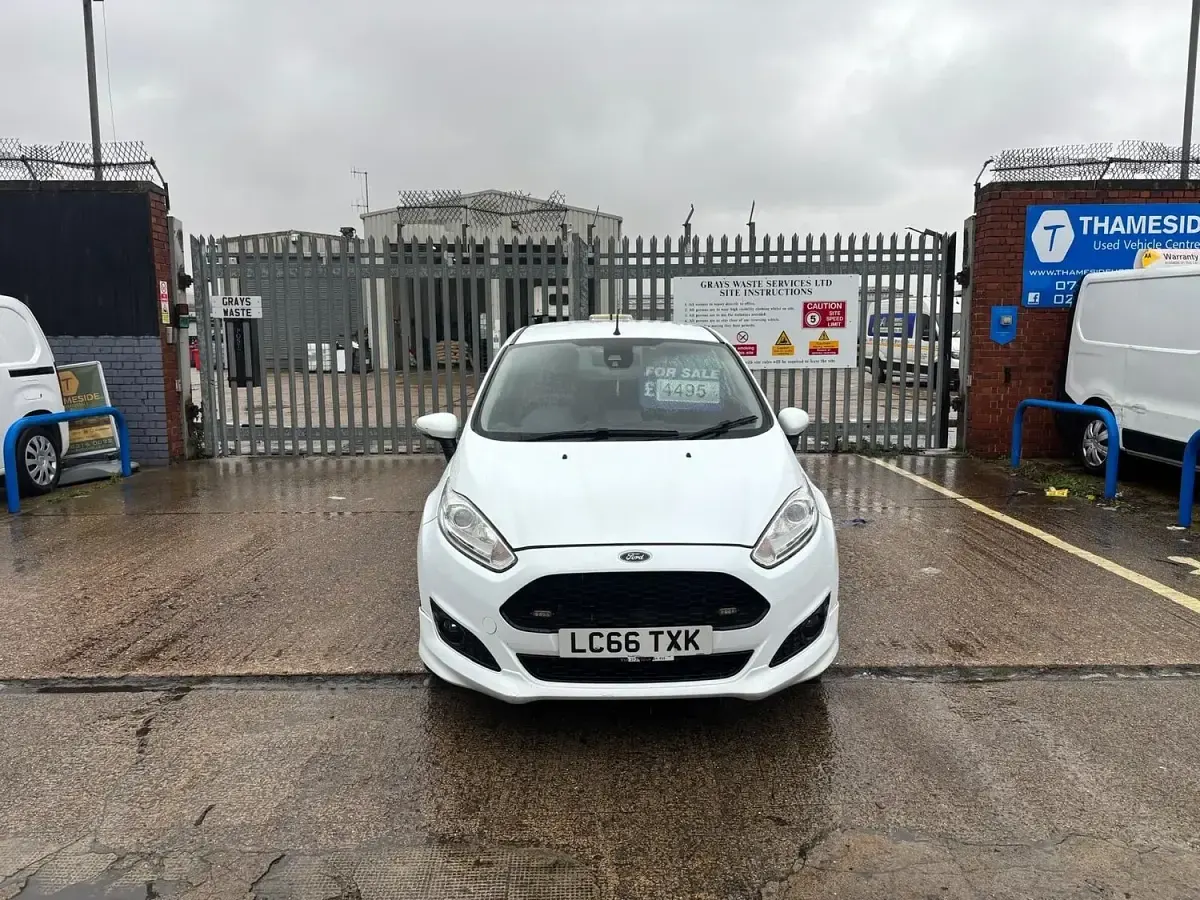 Used Ford Fiesta Sport 93 HP (68 kW) 2016 White Van