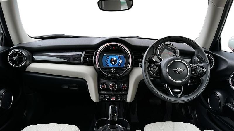 Używany Mini Cooper Exclusive 134 KM (98 kW) 2019 Czerwony Hatchback