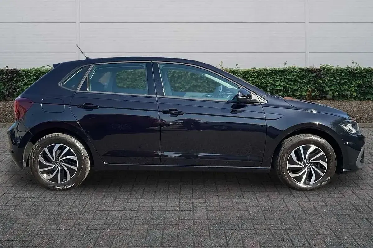 Used VW Polo Life 95 HP (69 kW) 2024 Black Hatchback