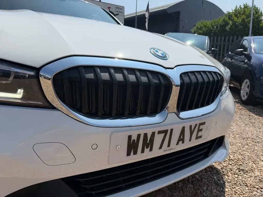 Used BMW 330e Comfort Edition 292 HP (214 kW) 2022 White Sedan