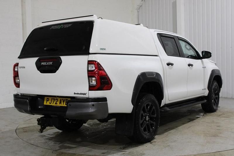 Used Toyota HiLux Luxury 2022 White Pickup