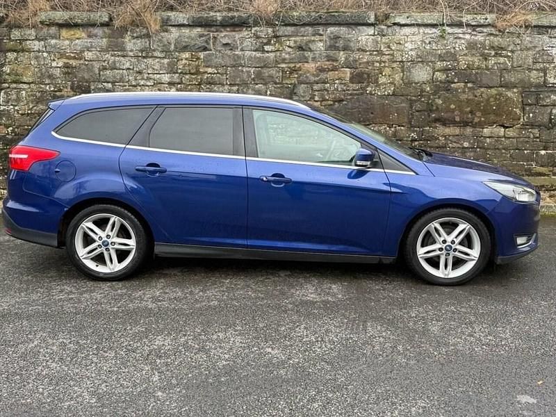 Used Ford Focus Titanium 120 HP (88 kW) 2015 Blue Estate
