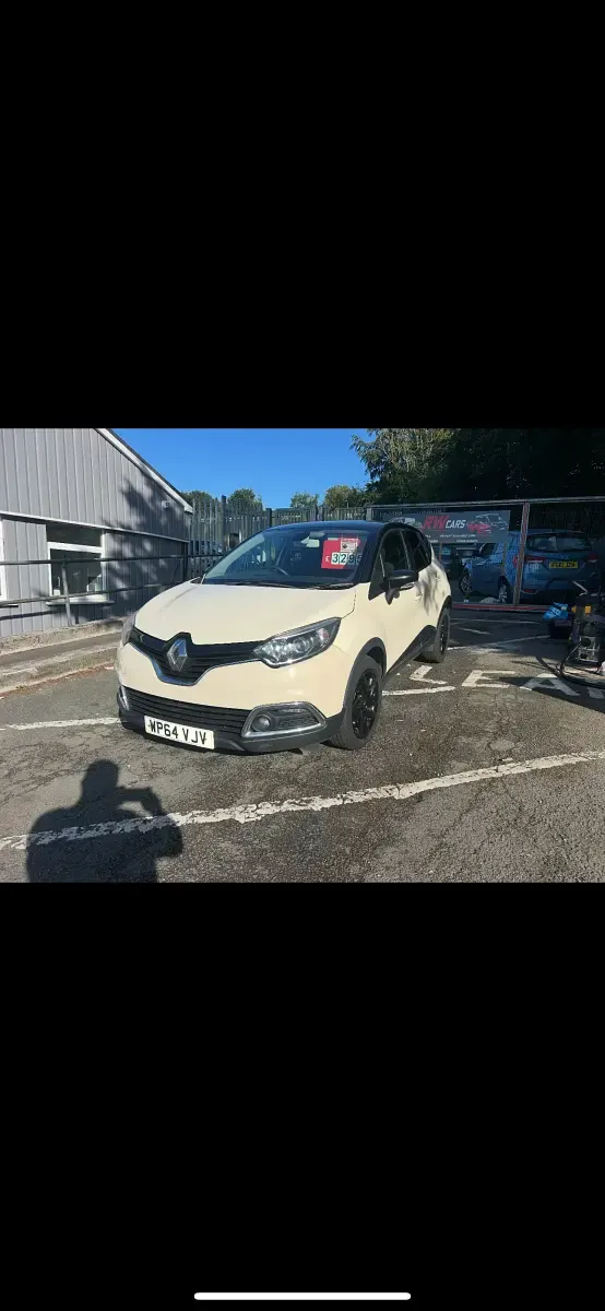 Used Renault Captur Dynamique 90 HP (66 kW) 2014 Cream SUV
