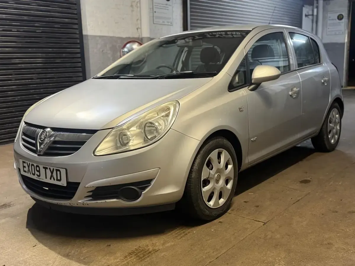 Gebraucht Vauxhall Corsa Club 89 PS (65 kW) 2009 Silber Kleinwagen