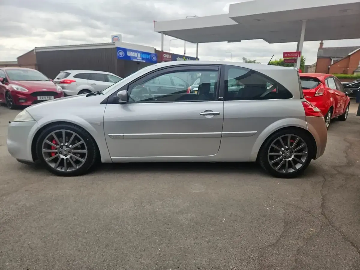 Used Renault Mégane III 225 HP (165 kW) 2008 Silver Hatchback