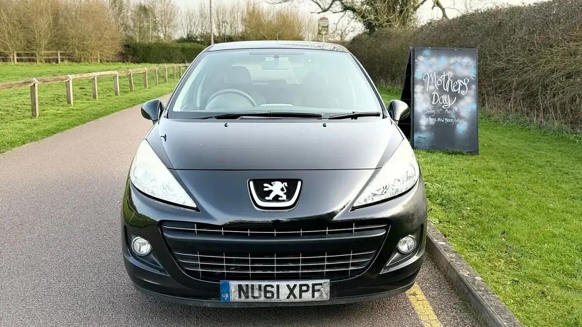 Begagnad Peugeot 207 Allure 92 HK (67 kW) 2011 Svart Halvkombi
