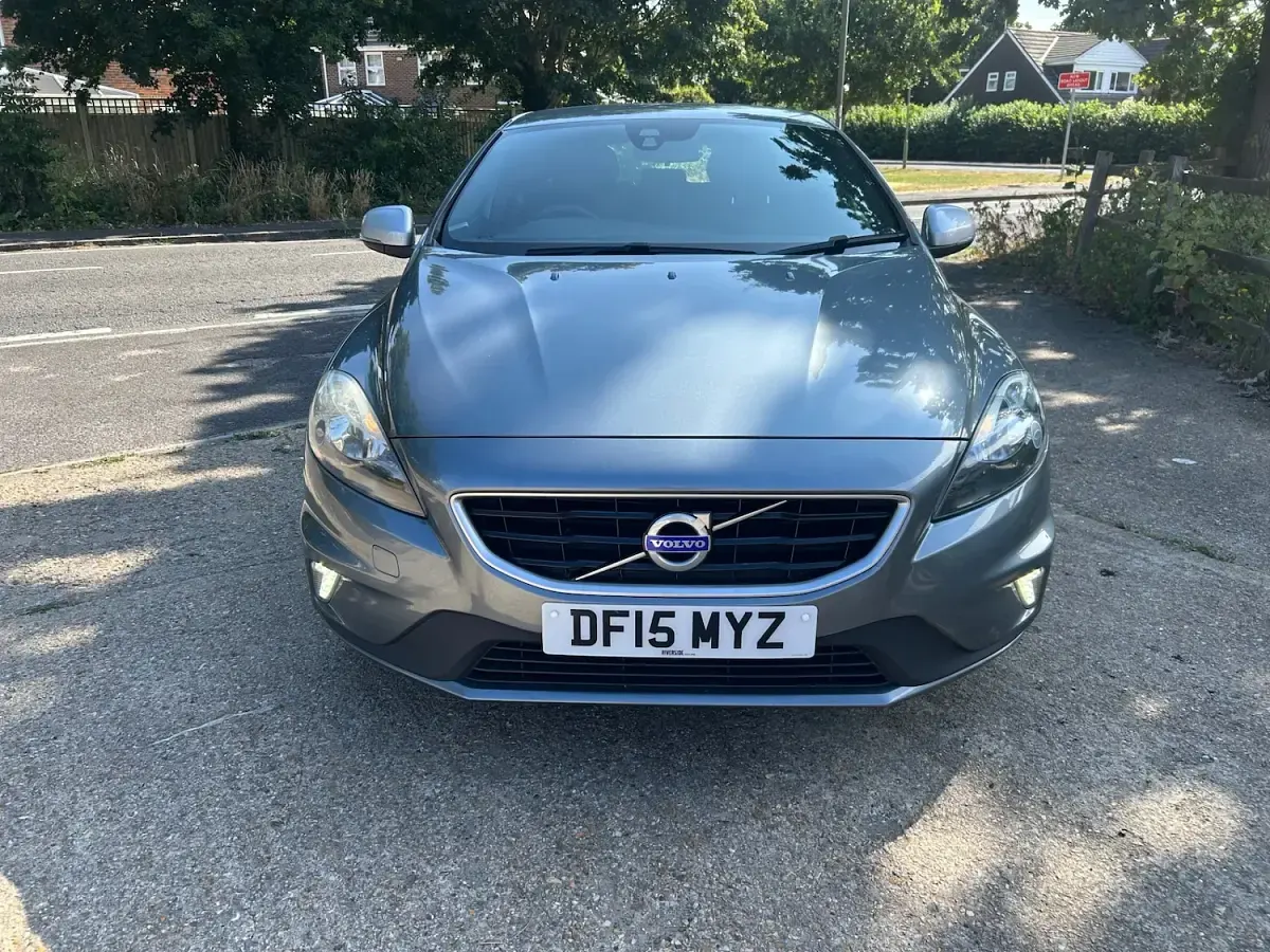 Used Volvo V40 R-Design 122 HP (89 kW) 2015 Grey Hatchback