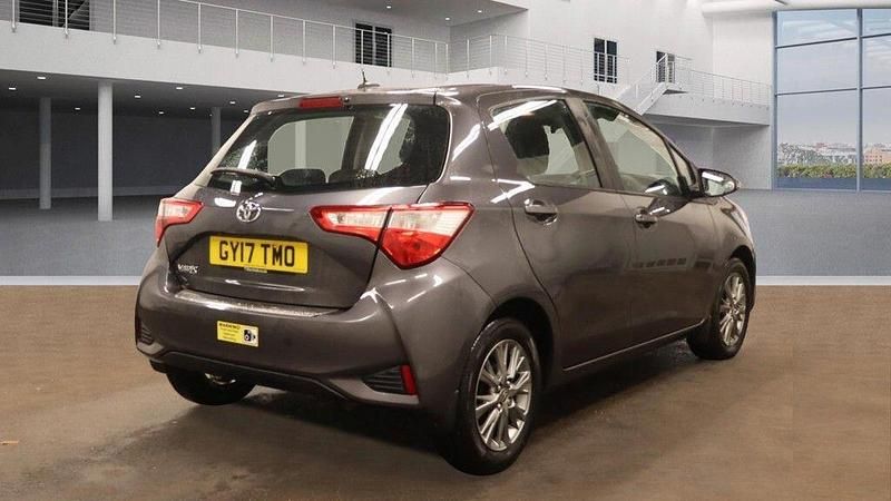 Usado Toyota Yaris 2017 Cinzento Citadino