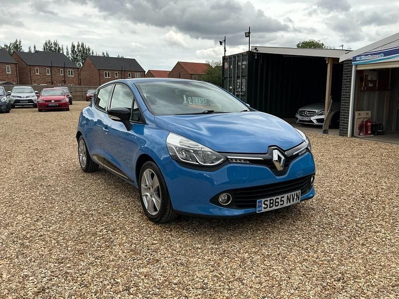 Blue Used 2015 Renault Clio IV Dynamique Hatchback | £6,795 (Fair price) - Image 1/4