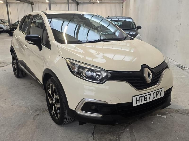 Used Renault Captur Dynamique 90 HP (66 kW) 2018 White SUV