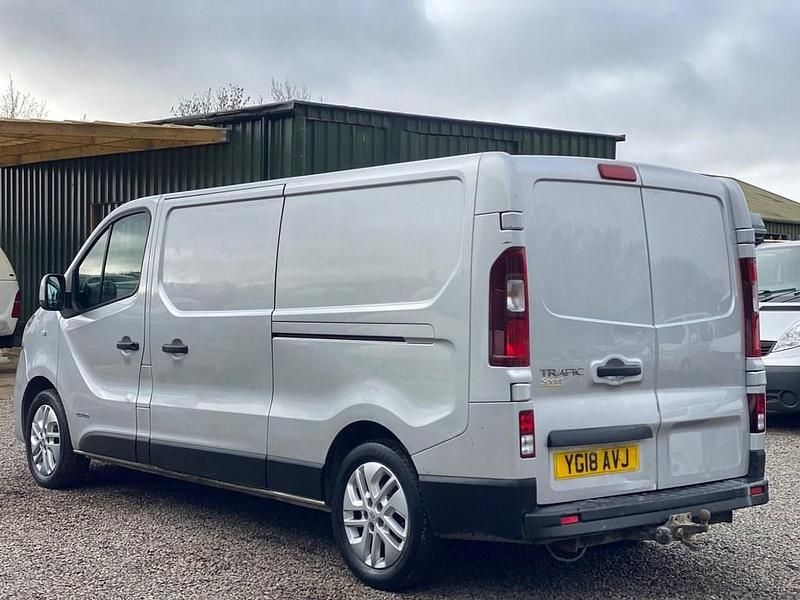 Used Renault Trafic 2018 Silver MPV