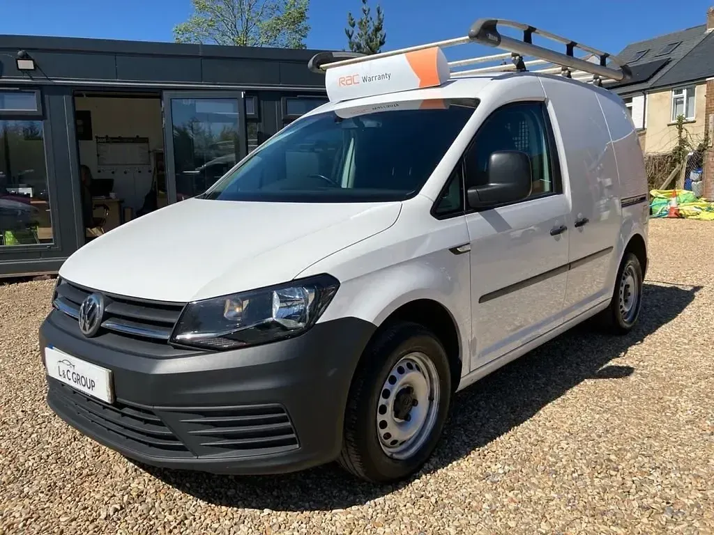 Usado VW Caddy Startline 102 CV (75 kW) 2018 Blanco Monovolumen