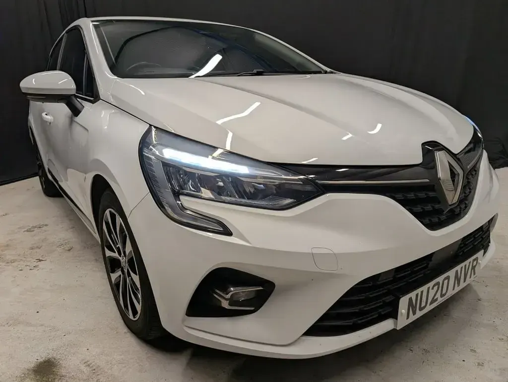 Used Renault Clio Iconic 75 HP (55 kW) 2020 White Hatchback