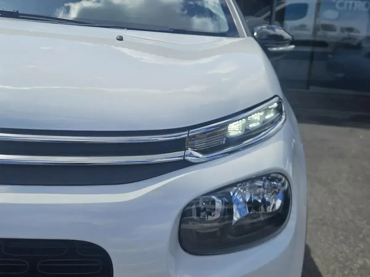 Used Citroën C3 Flair 110 HP (80 kW) 2019 White Hatchback