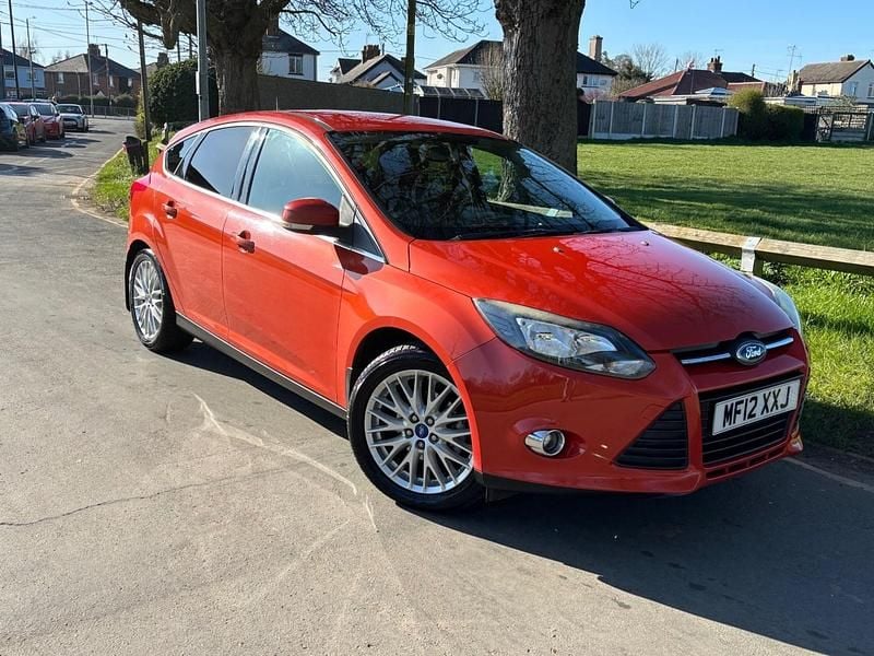 Used Ford Focus Zetec 125 HP (91 kW) 2012 Red Hatchback