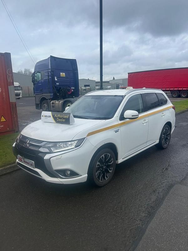 Used Mitsubishi Outlander P-HEV 120 HP (88 kW) 2018 White