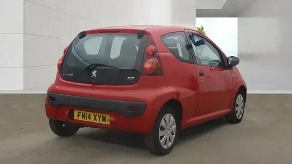 Used Peugeot 107 Access 68 HP (50 kW) 2014 Red Hatchback