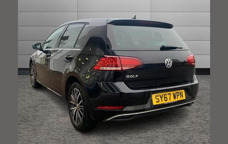 Used VW Golf VII SE 125 HP (91 kW) 2017 Black Hatchback