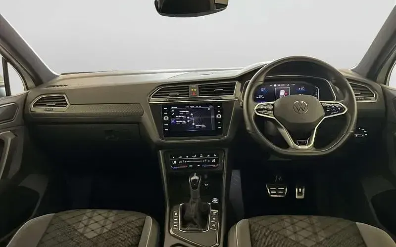 Second-hand VW Tiguan R-line 150 CP (110 kW) 2023 Alb SUV