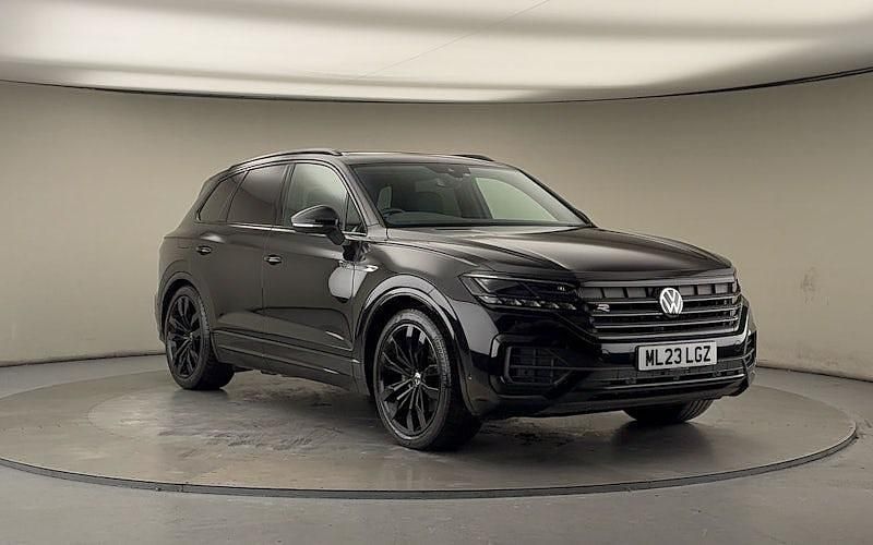 Grenadilla black metallic/grenadilla black metalli Used 2022 VW Touareg Black Edition SUV | £43,500 (Fair price) - Image 1/4