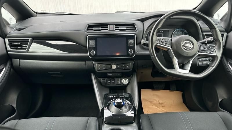 Used Nissan Leaf N-Connecta 110 kW (150 HP) 2022 White Hatchback