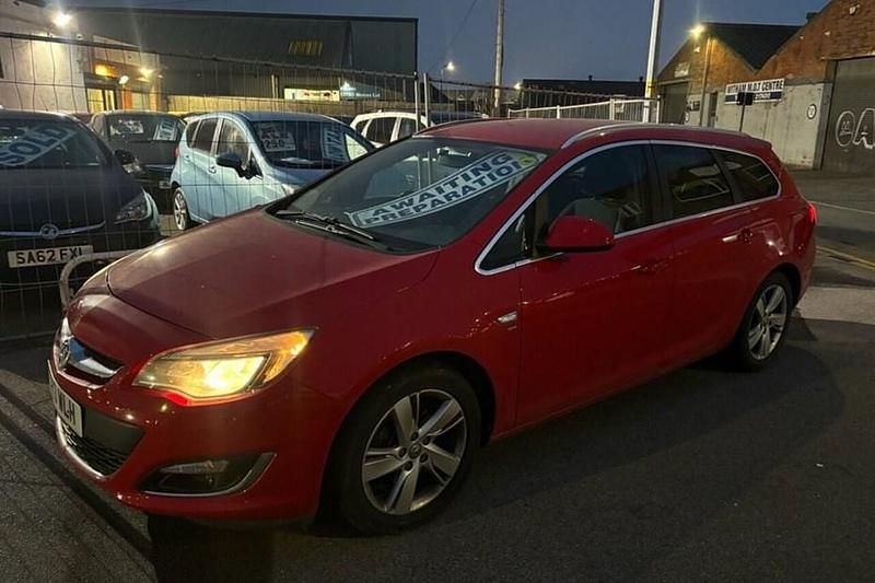 Used Vauxhall Astra SRi 165 HP (121 kW) 2013 Red Estate