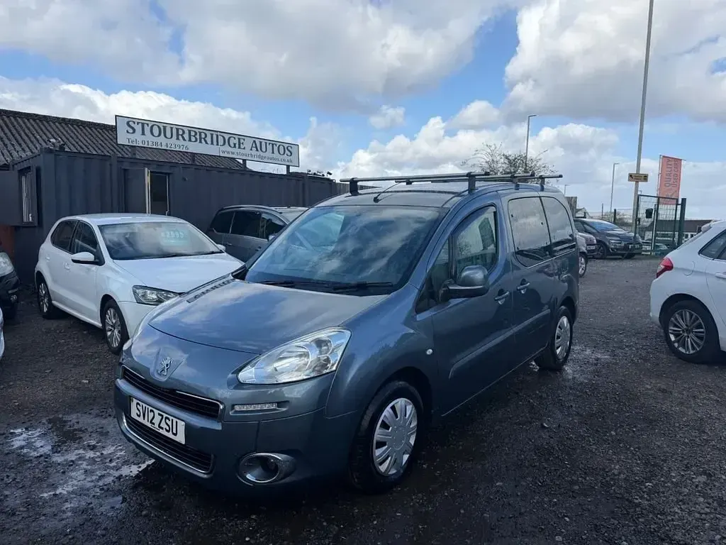 Begagnad Peugeot TePee S 92 HK (67 kW) 2012 Grå Minibuss
