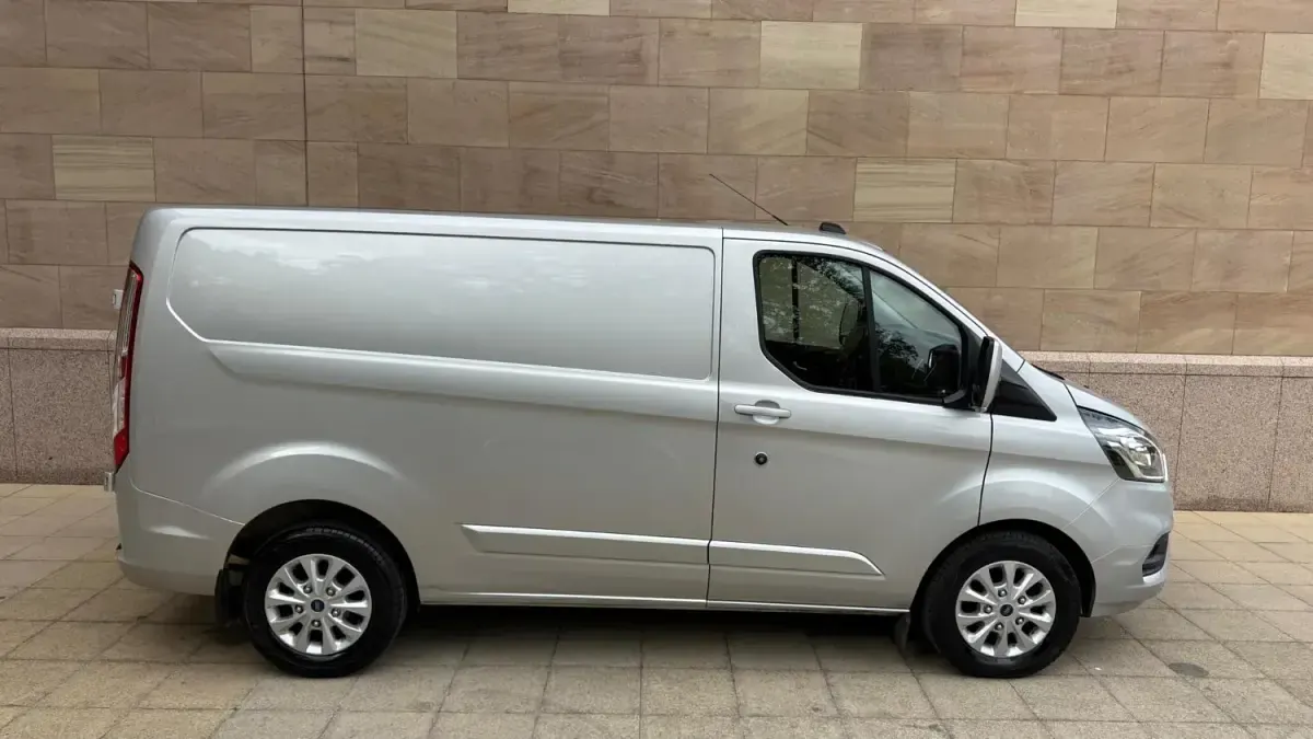 Used Ford Transit Custom Limited 130 HP (95 kW) 2022 Silver Van
