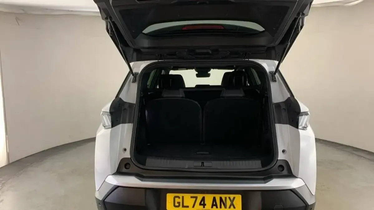 Used Peugeot 5008 Allure 134 HP (98 kW) 2024 White SUV