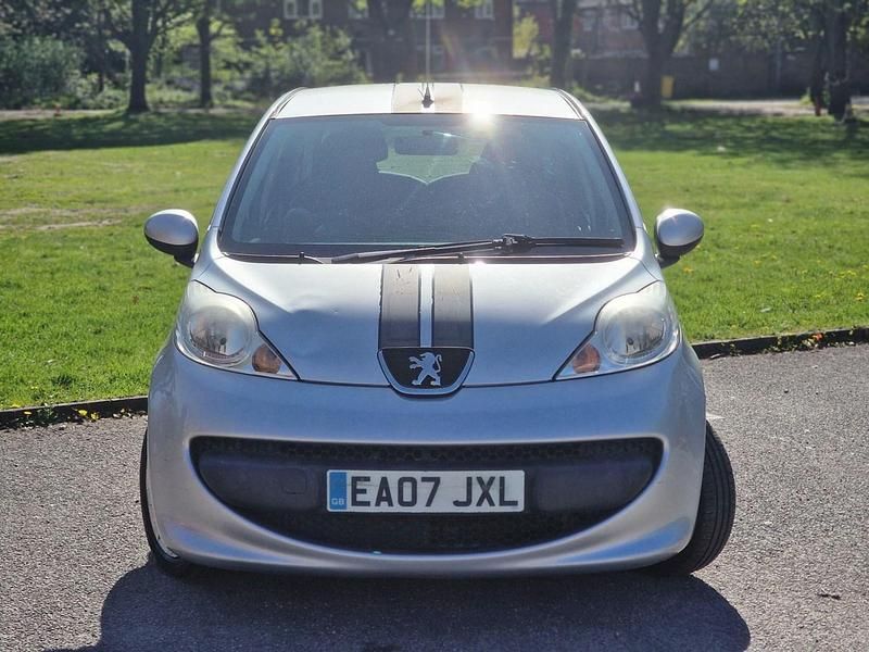 Used Peugeot 107 68 HP (50 kW) 2007 Silver Hatchback