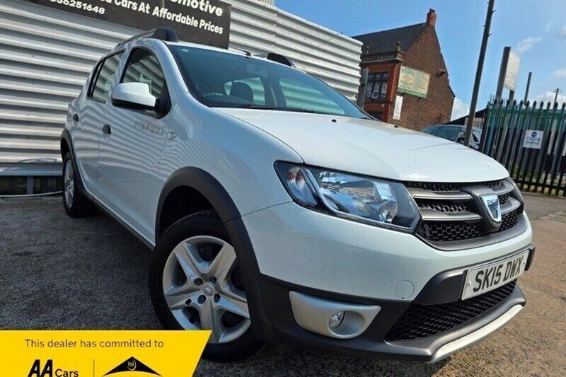 White Used 2015 Dacia Sandero Stepway Ambiance Hatchback | £3,990 (Good price) - Image 1/1