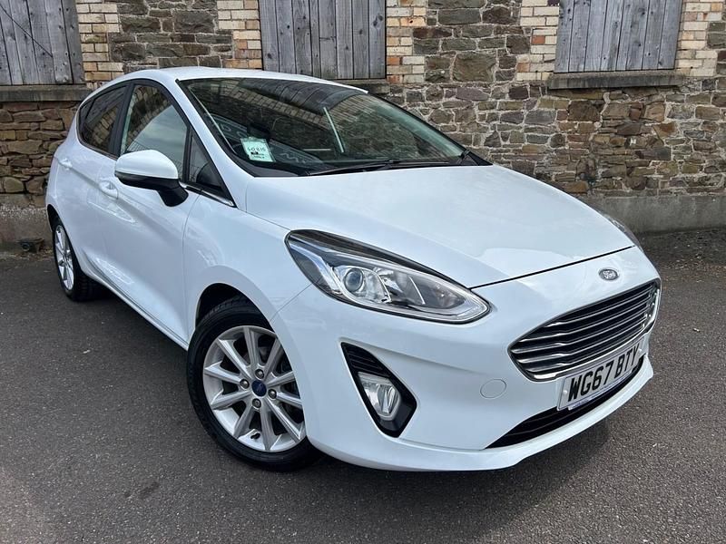 Usado Ford Fiesta Titanium 125 HP (91 kW) 2017 Branco Citadino