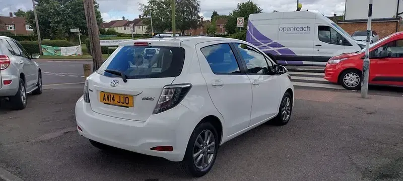 Used Toyota Yaris Plus 99 HP (72 kW) 2014 White Hatchback