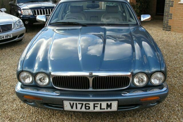 Used Jaguar XJ8 240 HP (176 kW) 1999 Sedan