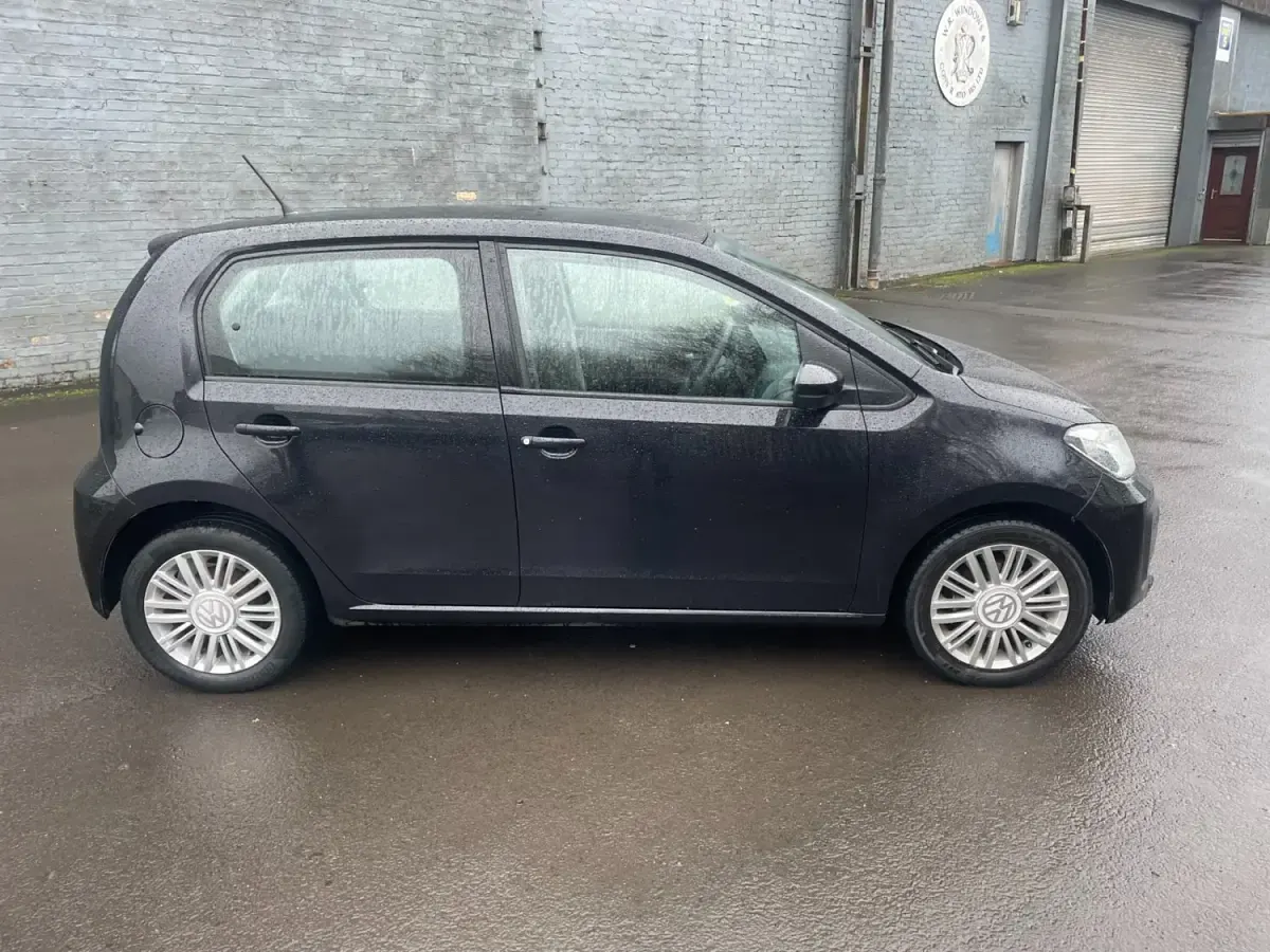Usado VW up! move up! 60 CV (44 kW) 2018 Negro Utilitario