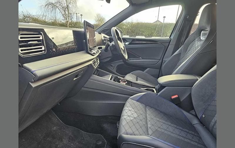 Used VW Tiguan R-line 267 HP (196 kW) 2025 Grey SUV