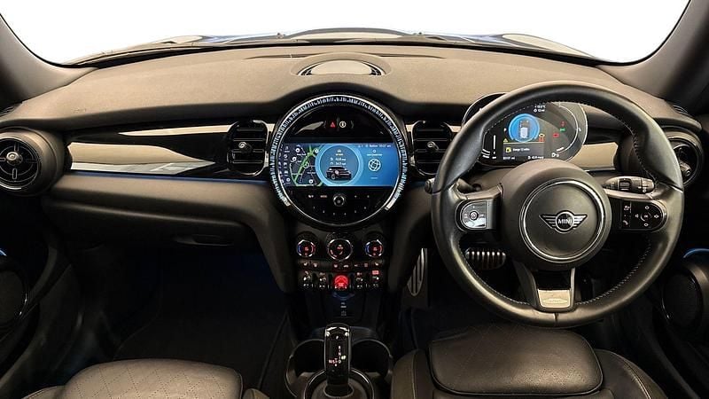 Używany Mini Cooper Hatch 134 KM (98 kW) 2023 Czarny Hatchback