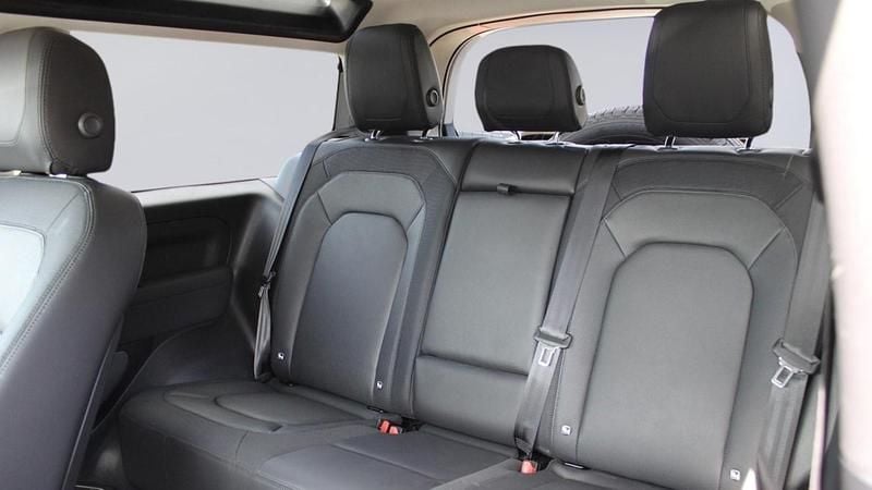 Used Land Rover Defender SE 2022 White Estate