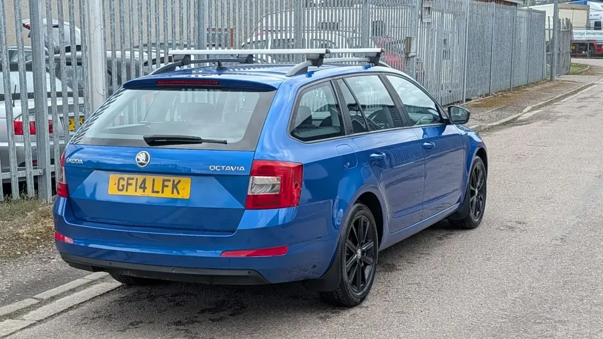 Used Skoda Octavia Elegance 110 HP (80 kW) 2014 Blue Estate