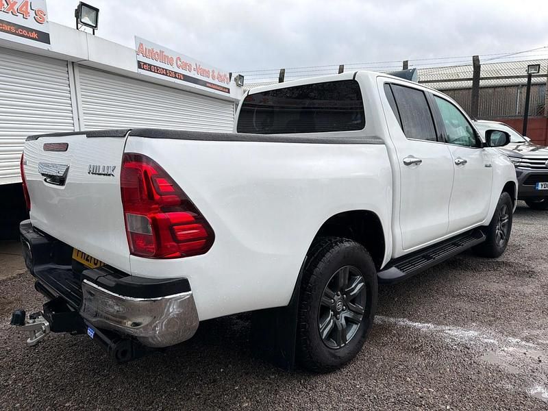Used Toyota HiLux 150 HP (110 kW) 2021 White Pickup