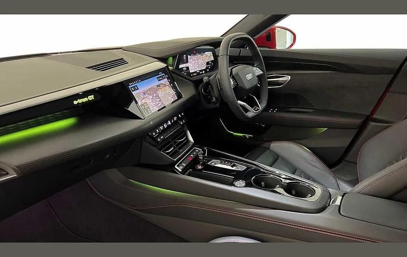 Second-hand Audi e-tron GT quattro Comfort 434 kW (591 CP) 2025 Roșu Berlinǎ