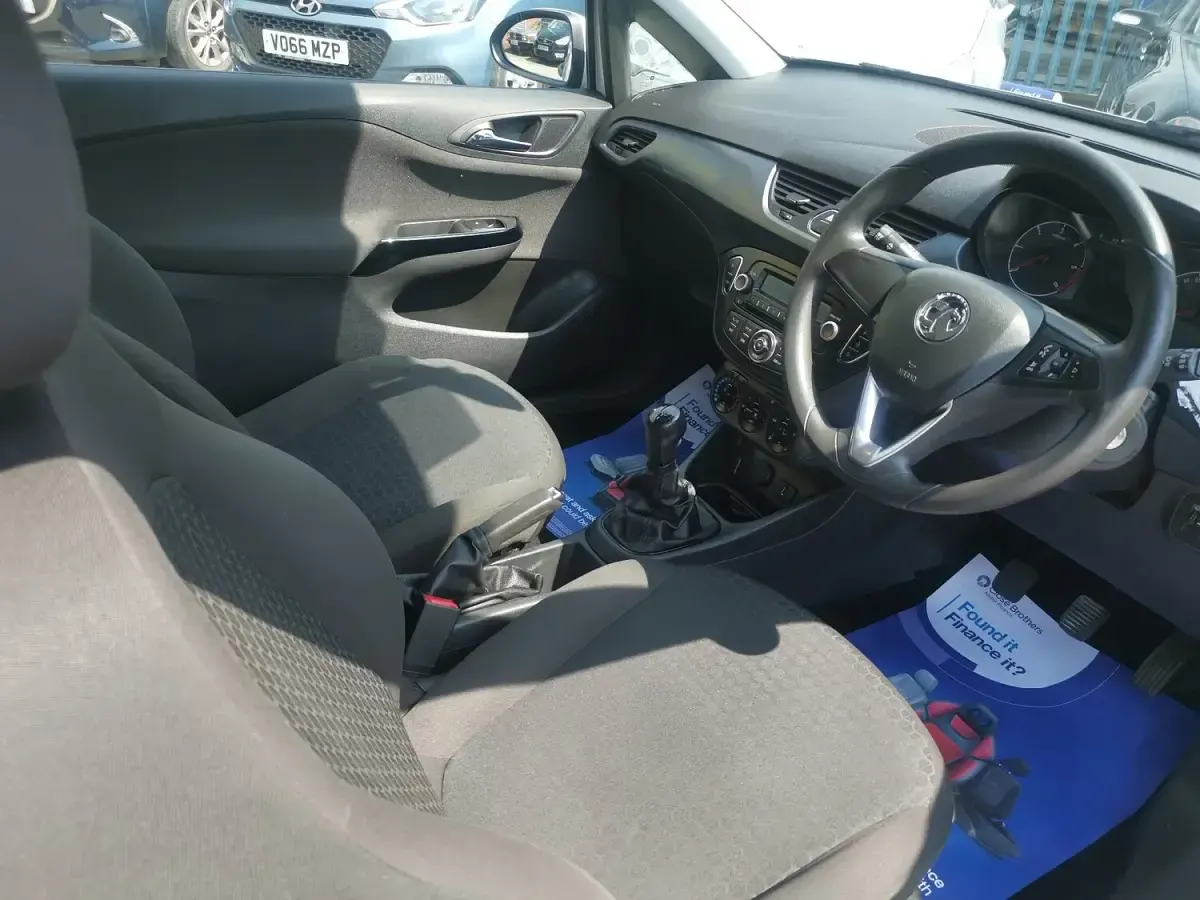 Used Vauxhall Corsa 95 HP (69 kW) 2018 White Hatchback