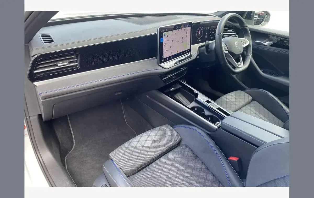 Usado VW Passat R-line 272 HP (200 kW) 2024 Branco Carrinha