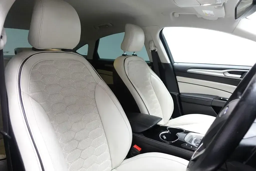 Used Ford Mondeo Vignale 210 HP (154 kW) 2016 Brown Sedan