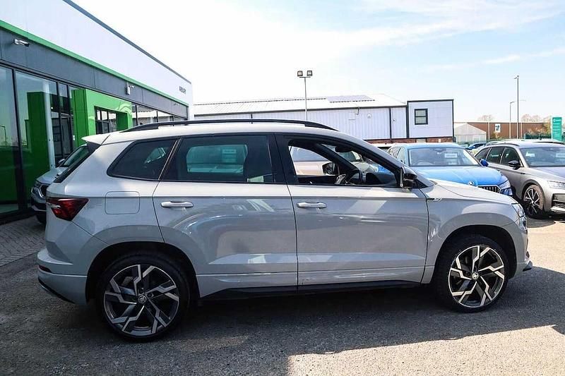 Second-hand Skoda Karoq SportLine 150 CP (110 kW) 2024 Gri SUV
