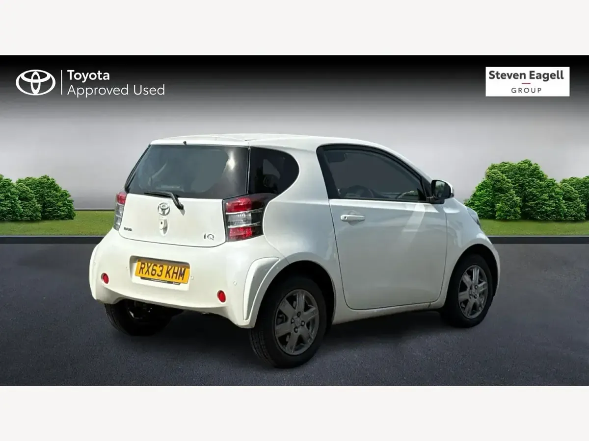 Used Toyota iQ 2013 White Hatchback
