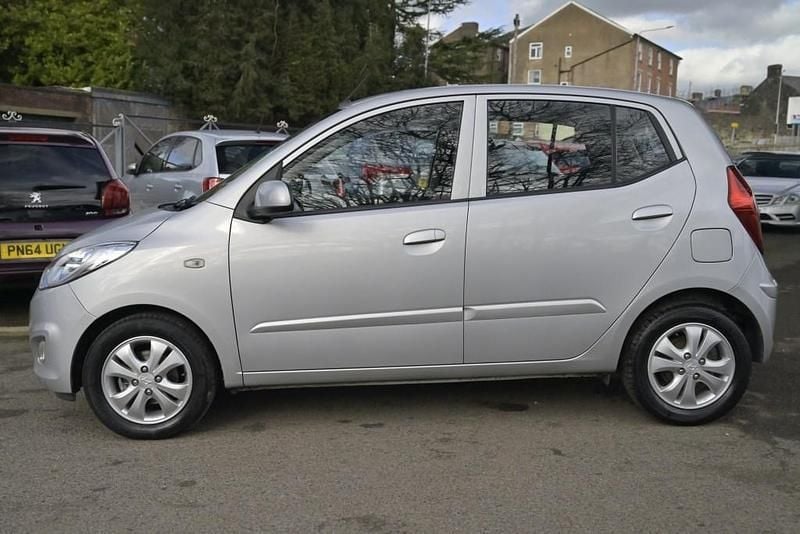 Used Hyundai i10 Active 85 HP (62 kW) 2012 Silver Hatchback